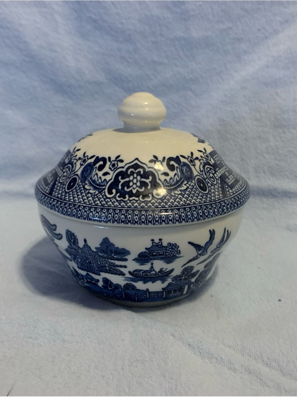 Vintage Churchill Blue Willow Sugar dish W/ Lid - England